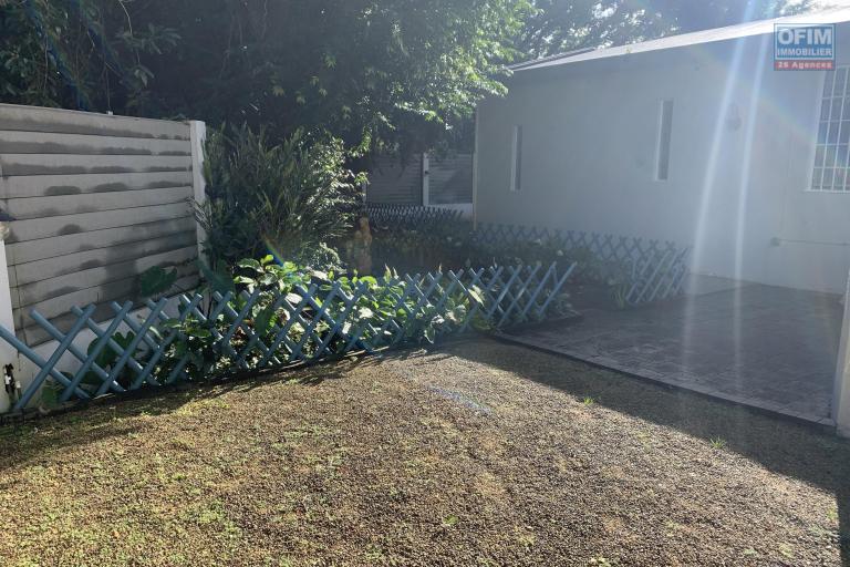 Curepipe agréable villa 3 chambres avec garage située dans un quartier calme et résidentiel non loin de l’église Sainte-Hélène.