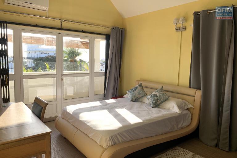 Flic en Flac à vendre charmante villa 3 chambres avec garage située dans un quartier résidentiel et calme à cinq minutes de la plage et des commerces à pieds.