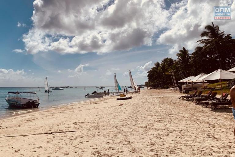 A vendre des spacieux appartements de luxe d'une chambres à coucher avec piscine commune à 5 minutes de la plage de Trou aux Biches.