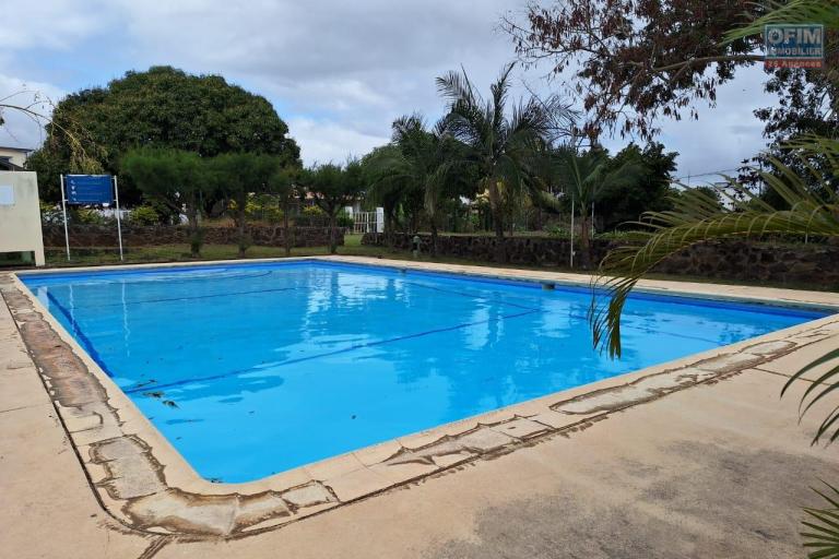 A vendre appartement de 72 m2 avec piscine commune et à 10 minutes à pieds de la plage public à Trou aux Biches.