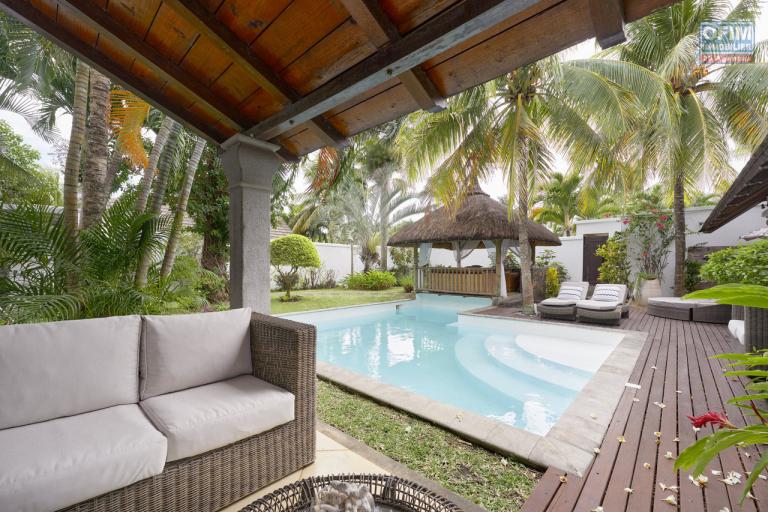 A vendre villa de prestige de 4 chambres à coucher avec piscine privée et beau jardin arboré à Pereybère.