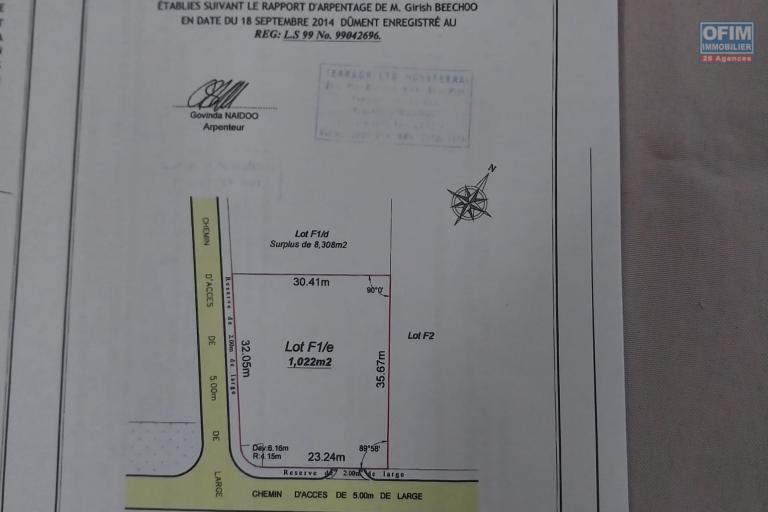 A vendre un beau terrain de 1022 m2 dans une résidence de haut standing et sécurisée à Bois Chandelle, Mont Choisy.