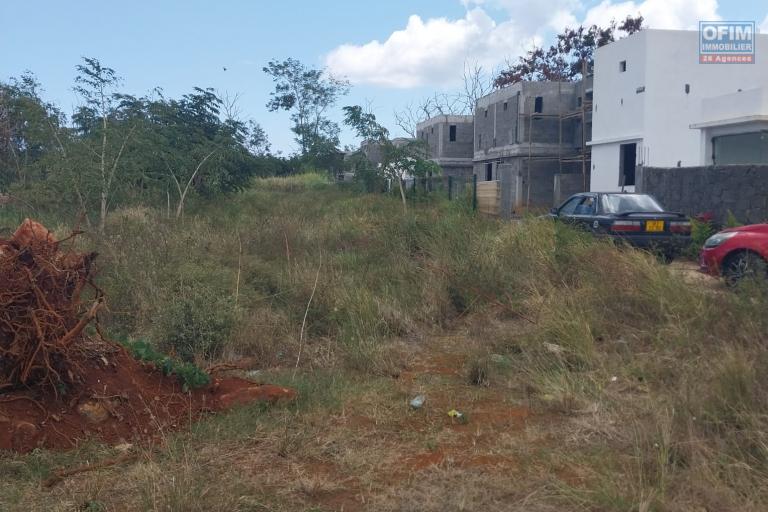 A vendre un terrain de 10 perches proche des commerces et de la rue passante à Arsenal.