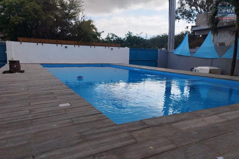 A vendre un duplex de 148 m2 de 3 chambres à coucher avec piscine commune à Cap Malheureux.