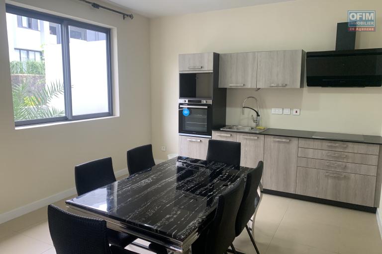 Floréal à vendre magnifique et récent maison duplex 3 chambres situé dans une luxueuse résidence sécurisée au calme.