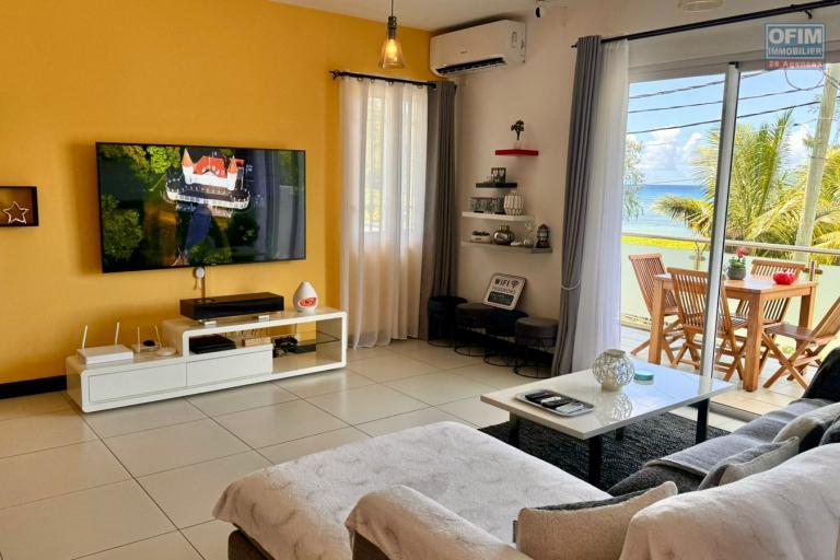   A vendre bel appartement de quatre chambres à coucher au premier étage à Pointe Aux Piments avec une vue sur la mer.