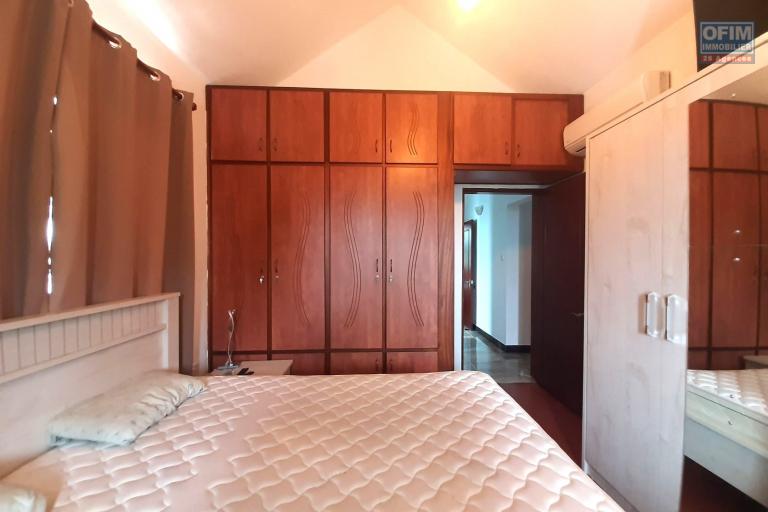 Vacoas Ile Maurice &agrave; vendre maison de 6 chambres avec piscine, pouvant &ecirc;tre convertie en 2 appartements ind&eacute;pendants.