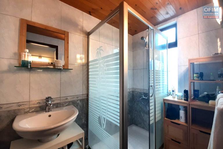 Vacoas Ile Maurice &agrave; vendre maison de 6 chambres avec piscine, pouvant &ecirc;tre convertie en 2 appartements ind&eacute;pendants.