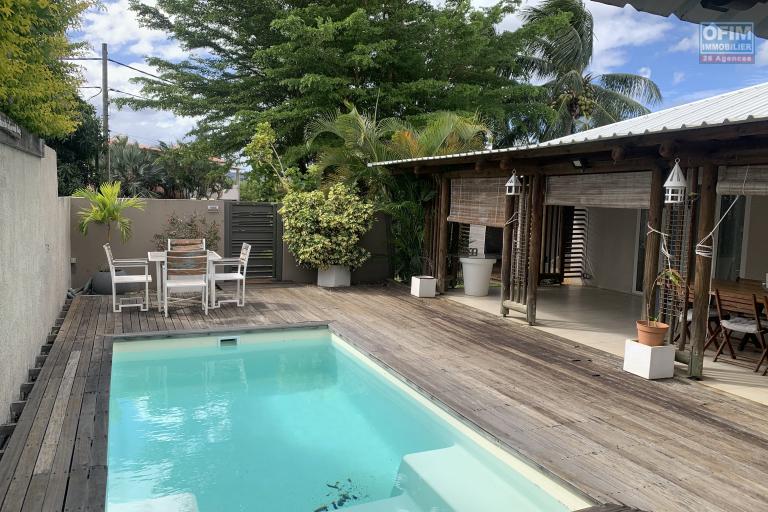 Tamarin à vendre charmante et agréable villa 3 chambres avec piscine située dans un quartier résidentiel au calme et à 5 minutes  de la plage et des commerces.