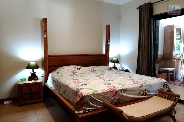 Rivière-Noire à vendre confortable villa de 4 chambres à coucher, située dans un domaine résidentiel sécurisé.