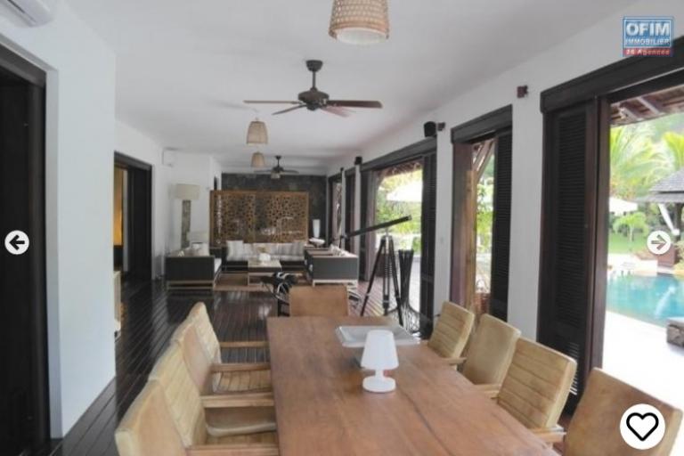 Tamarin luxueuse villa IRS sur un golf à 2 pas de la plage, accessible aux Mauriciens et aux étrangers.