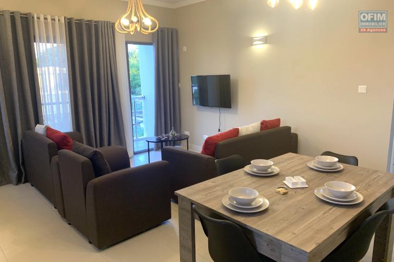 Flic En Flac à louer récent appartement, trois chambres avec piscine commune, situé au deuxième étages sans ascenseur, au calme proche plage.