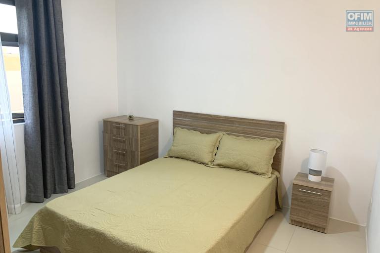 Flic En Flac à louer récent appartement, trois chambres avec piscine commune, situé au deuxième étages sans ascenseur, au calme proche plage.