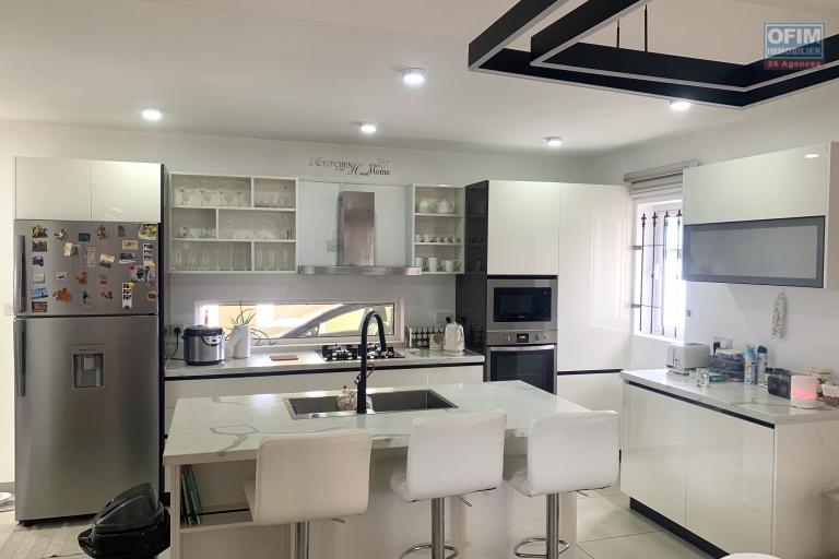 Albion à vendre belle et récente villa 2 chambres avec garage située dans un quartier résidentiel et calme.