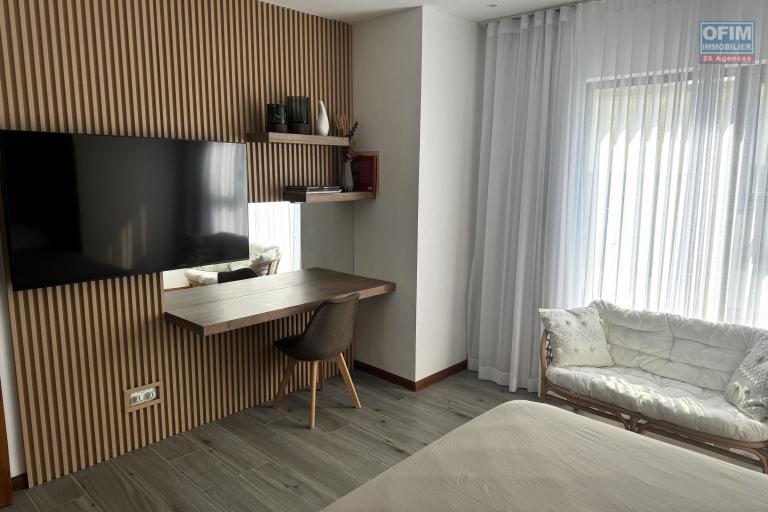 Flic en Flac à louer magnifique appartement 3 chambres avec toit terrasse et piscine commune situé dans une résidence sécurisée au calme.