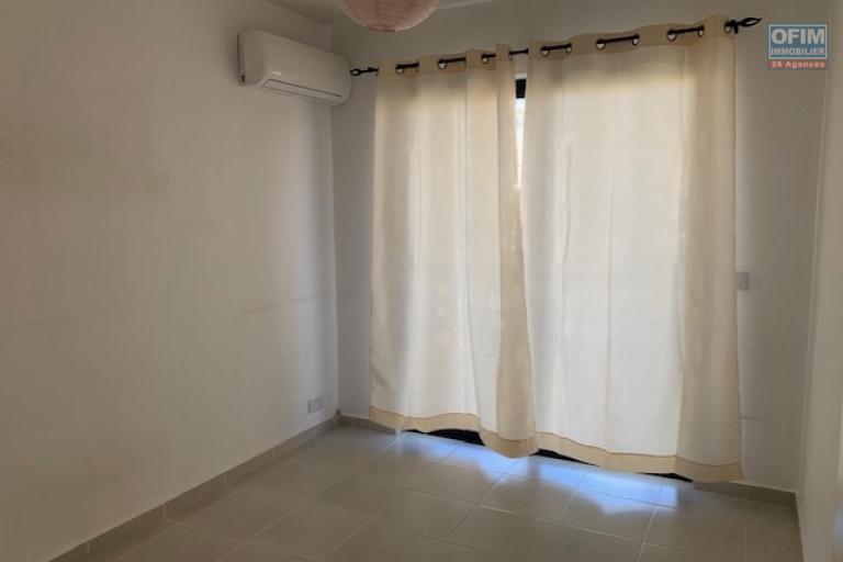 Flic en Flac à louer duplex non meublé 3 chambres avec piscine situé dans un quartier calme.