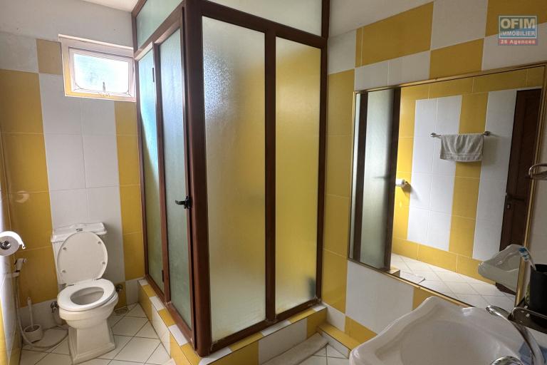 Bassin Quatre Bornes à vendre villa 6 chambres située dans un quartier calme