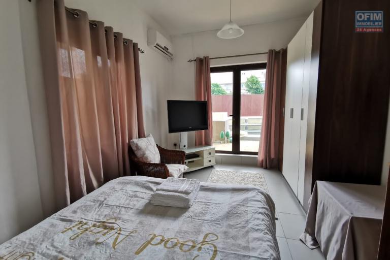 Flic en Flac à vendre villa 3 chambres avec piscines et kiosque située au cœur de la station balnéaire au calme.