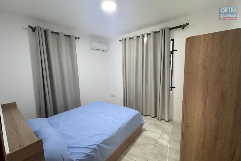 Flic en Flac à louer récent appartement 2 chambres avec piscine commune situé dans un quartier résidentiel et calme.