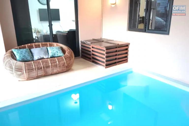  Flic en Flac à louer appartement 2 chambres avec piscine privée situé dans un quartier résidentiel et calme.
