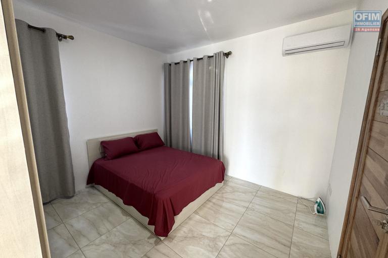 Flic en Flac à louer récent appartement 3 chambres avec piscine commune situé aux deuxième étages dans un quartier résidentiel et calme.