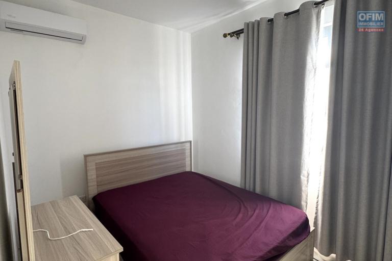 Flic en Flac à louer récent appartement 3 chambres avec piscine commune situé aux deuxième étages dans un quartier résidentiel et calme.