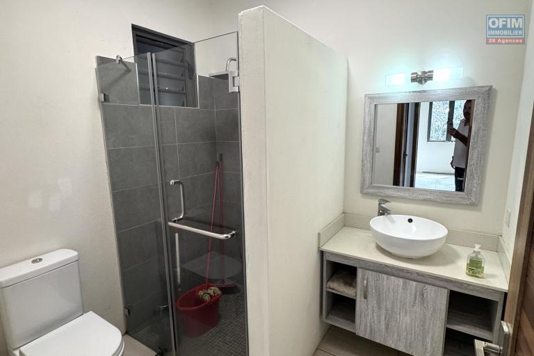 Flic en Flac à vendre appartement de standing 2 chambres avec piscine.