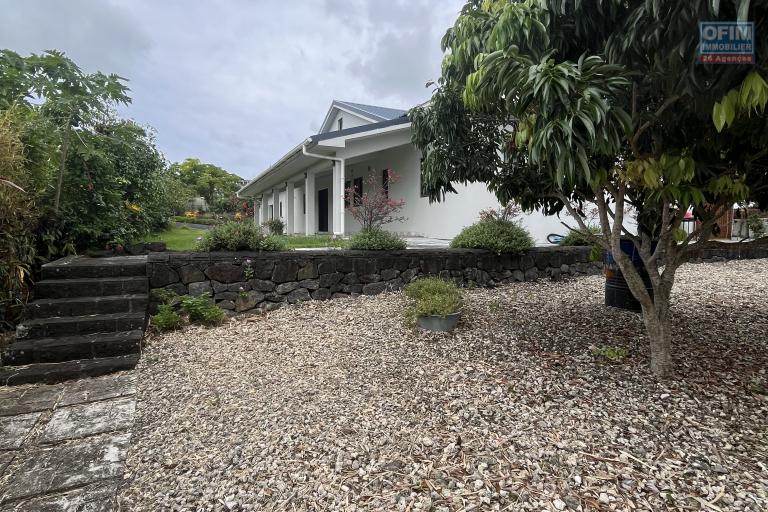 Splendide Villa Familiale - Domaine Piton - 295m² sur 1197m² de terrain Votre havre de paix vous attend au Domaine Piton !