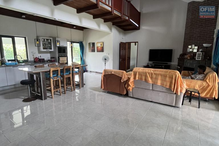 Splendide Villa Familiale - Domaine Piton - 295m² sur 1197m² de terrain Votre havre de paix vous attend au Domaine Piton !