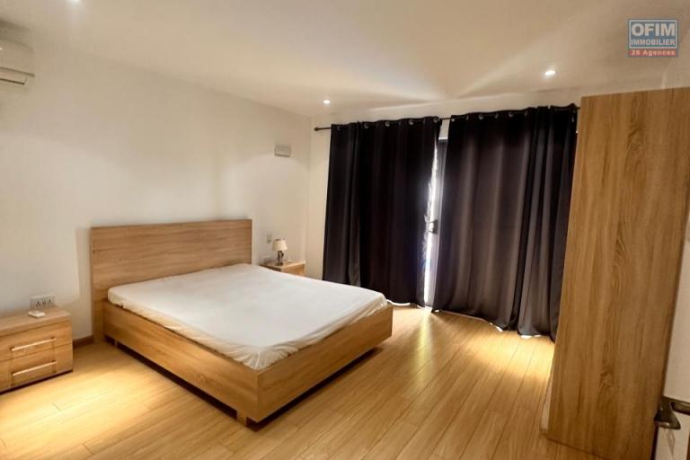 A vendre villa récente d’architecture contemporaine à proximité de Grand Baie dans une résidence sécurisée.