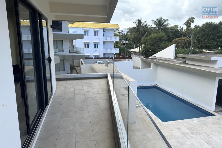Flic en Flac à louer appartement 2 chambres avec 2 piscines situé dans une splendide résidence sécurisée à 500m de la plage et des commerces.