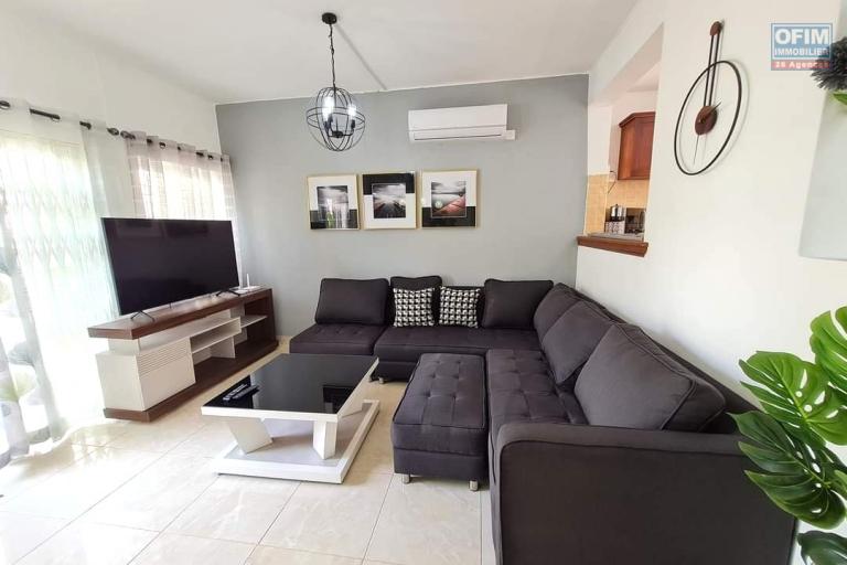  Flic en Flac à vendre jolie duplex 3 chambres avec piscine commune et parking non loin de la plage au calme.