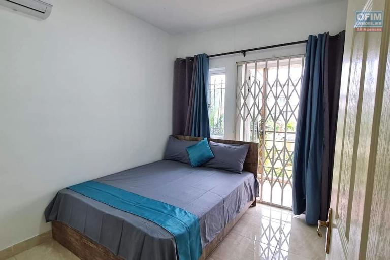  Flic en Flac à vendre jolie duplex 3 chambres avec piscine commune et parking non loin de la plage au calme.