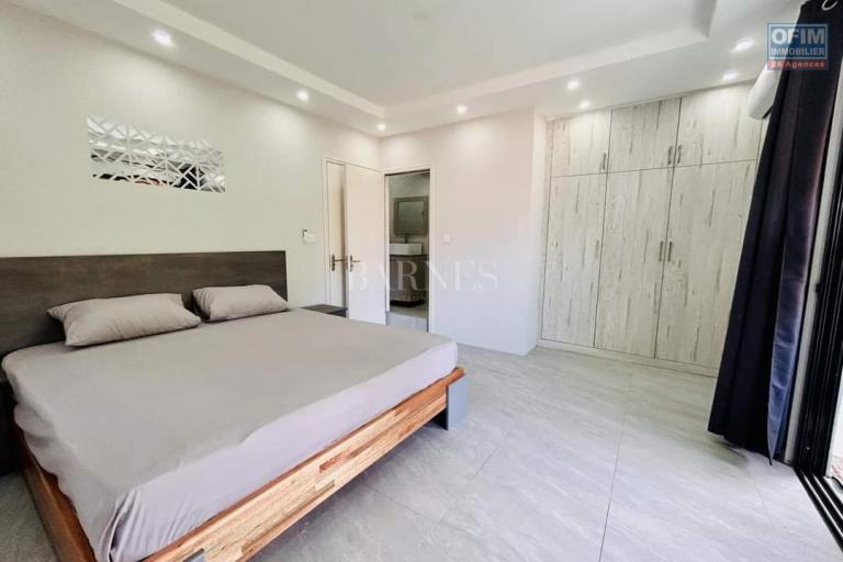 Flic En Flac à louer récent triplex quatre chambres avec piscine privée proche plage au calme.