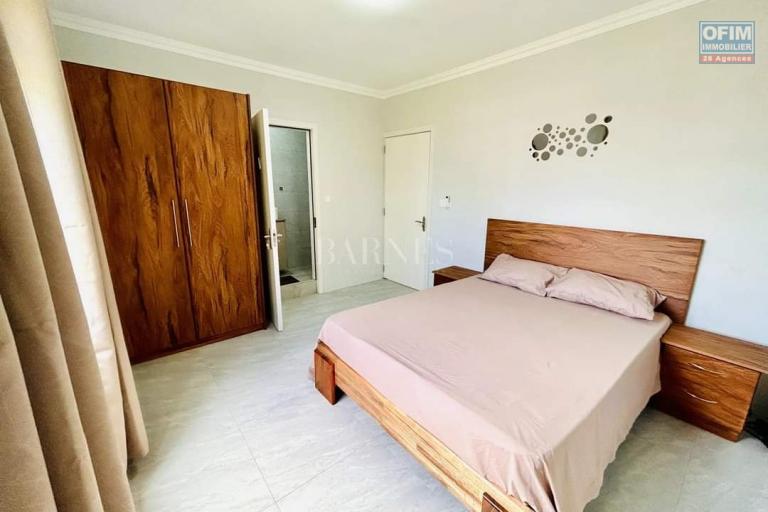 Flic En Flac à louer récent triplex quatre chambres avec piscine privée proche plage au calme.