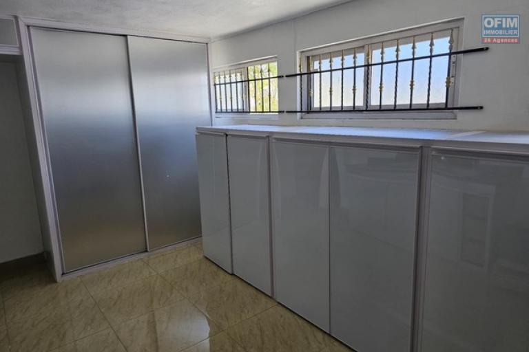 Petite Villa Duplex à Vendre à Pereybere - Votre Coin de Paradis Sécurisé !