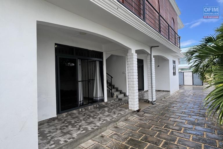 Emplacement de 1er choix a MONT CHOISY - appartement 2 chambres