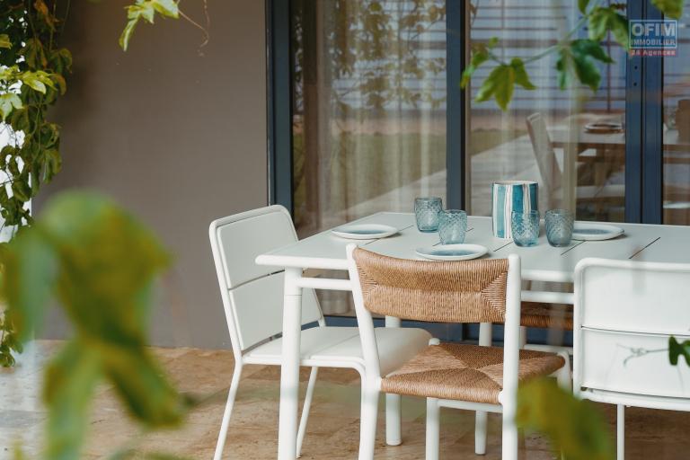 SUPERBE VILLA RÉCENTE DE PLAIN-PIED AVEC PISCINE & JARDIN PAYSAGER - SAINT ANTOINE (GOODLANDS)