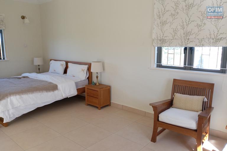 Votre Nouvelle Vie à Maurice Commence Ici : Villa de Luxe Neuve avec Piscine et Jardin à Grand Baie (Chemin 20 Pieds)