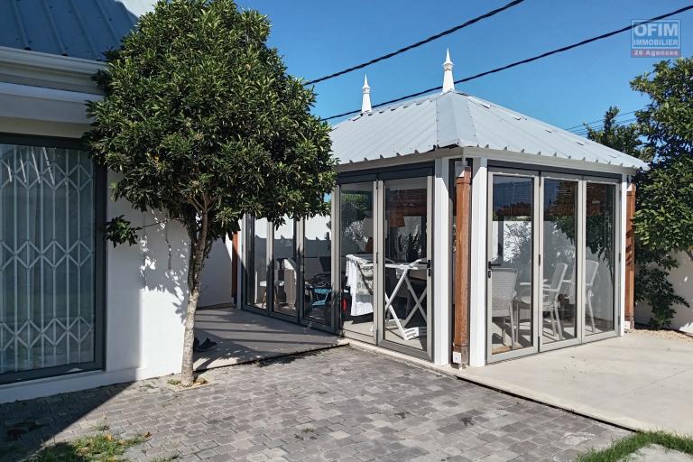 Votre Nouvelle Vie à Maurice Commence Ici : Villa de Luxe Neuve avec Piscine et Jardin à Grand Baie (Chemin 20 Pieds)
