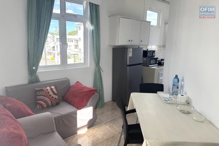    Flic en Flac – À louer villa 7 chambres avec piscine, idéalement située à seulement 200 mètres de la plage.