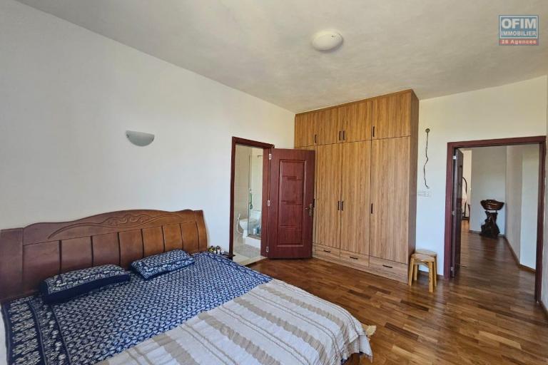 Très belle opportunité a Calodyne. A louer appartement  spacieux de 3 chambres, vue mer et montagne
