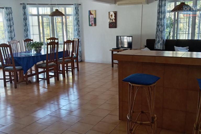 Votre Oasis Privée : Grand Appartement avec Piscine et Jardin Proche Pereybere/Grand Baie