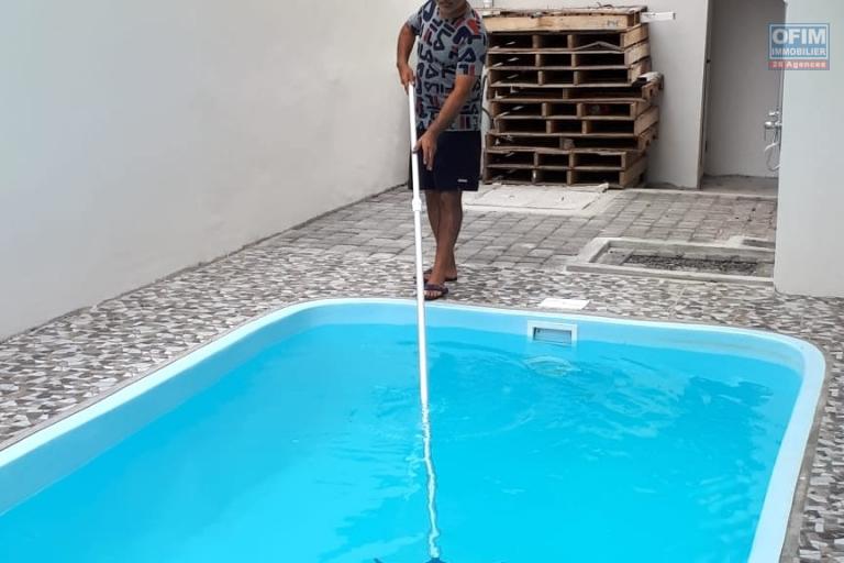  Flic en Flac à vendre appartement 2 chambres avec piscine commune situé à 200m de la plage au calme.
