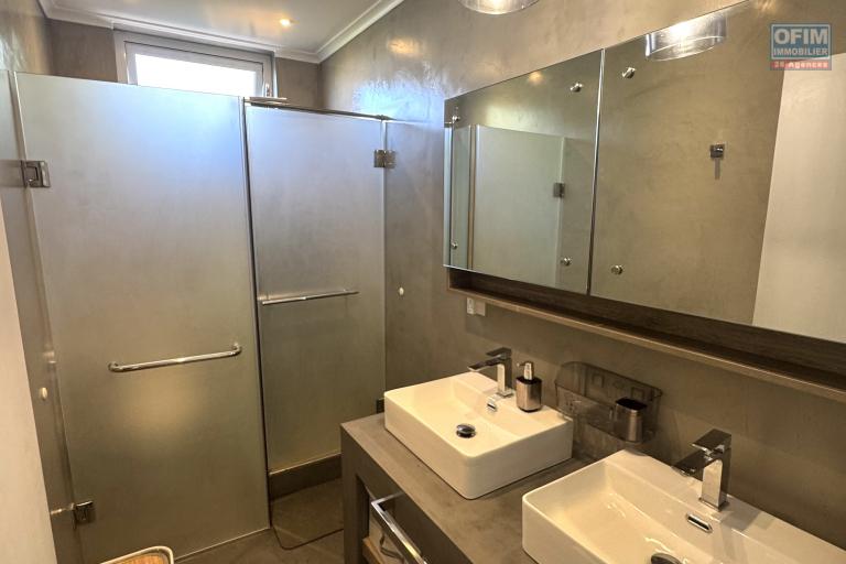 À VENDRE – Superbe appartement moderne 3 chambres avec vaste toit-terrasse à La Gaulette