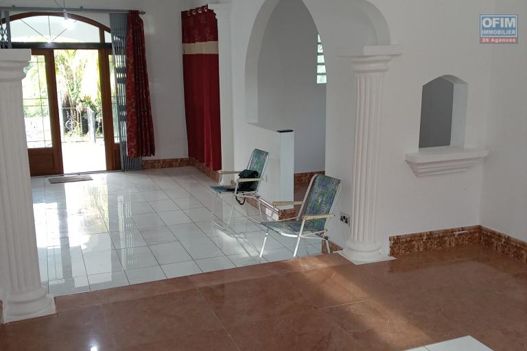 VILLA FAMILIALE SPACIEUSE AVEC ROOF TOP VUE MER & MONTAGNE - SECTEUR PRIVILÉGIÉ GOODLANDS
