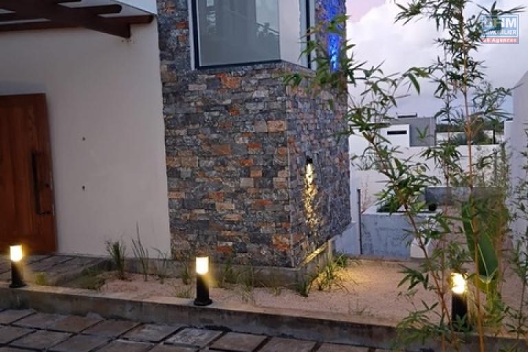 Superbe Villa Neuve à Louer à Piton – Un Havre de Paix et de Confort