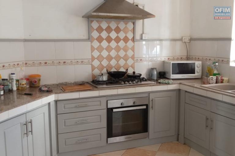 À VENDRE : Exceptionnelle Villa avec Logement Indépendant à 2 Minutes à Pied de la Plage de Mont Choisy