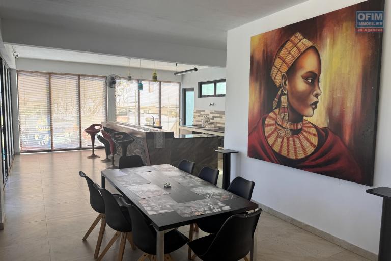  À louer – Flic en Flac Agréable villa 3 chambres avec piscine, située dans un quartier résidentiel calme.