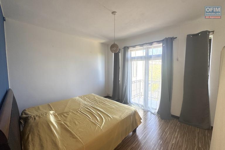  À louer – Flic en Flac Agréable villa 3 chambres avec piscine, située dans un quartier résidentiel calme.